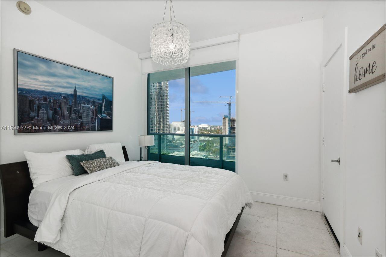 900 BISCAYNE BAY CONDO