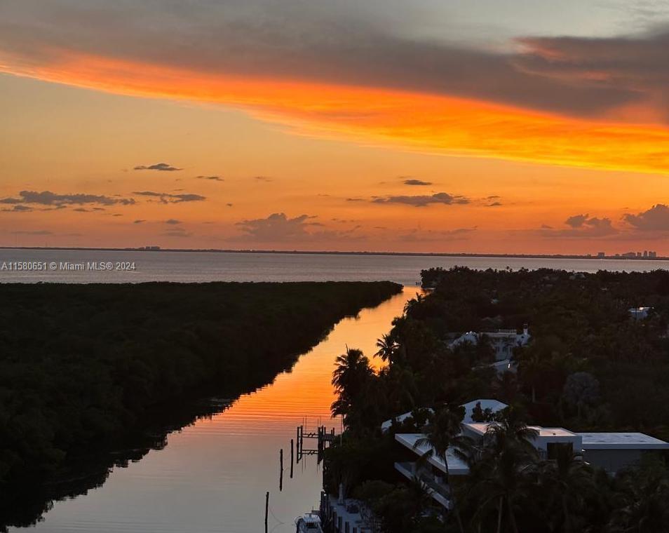 TOWERS OF KEY BISCAYNE