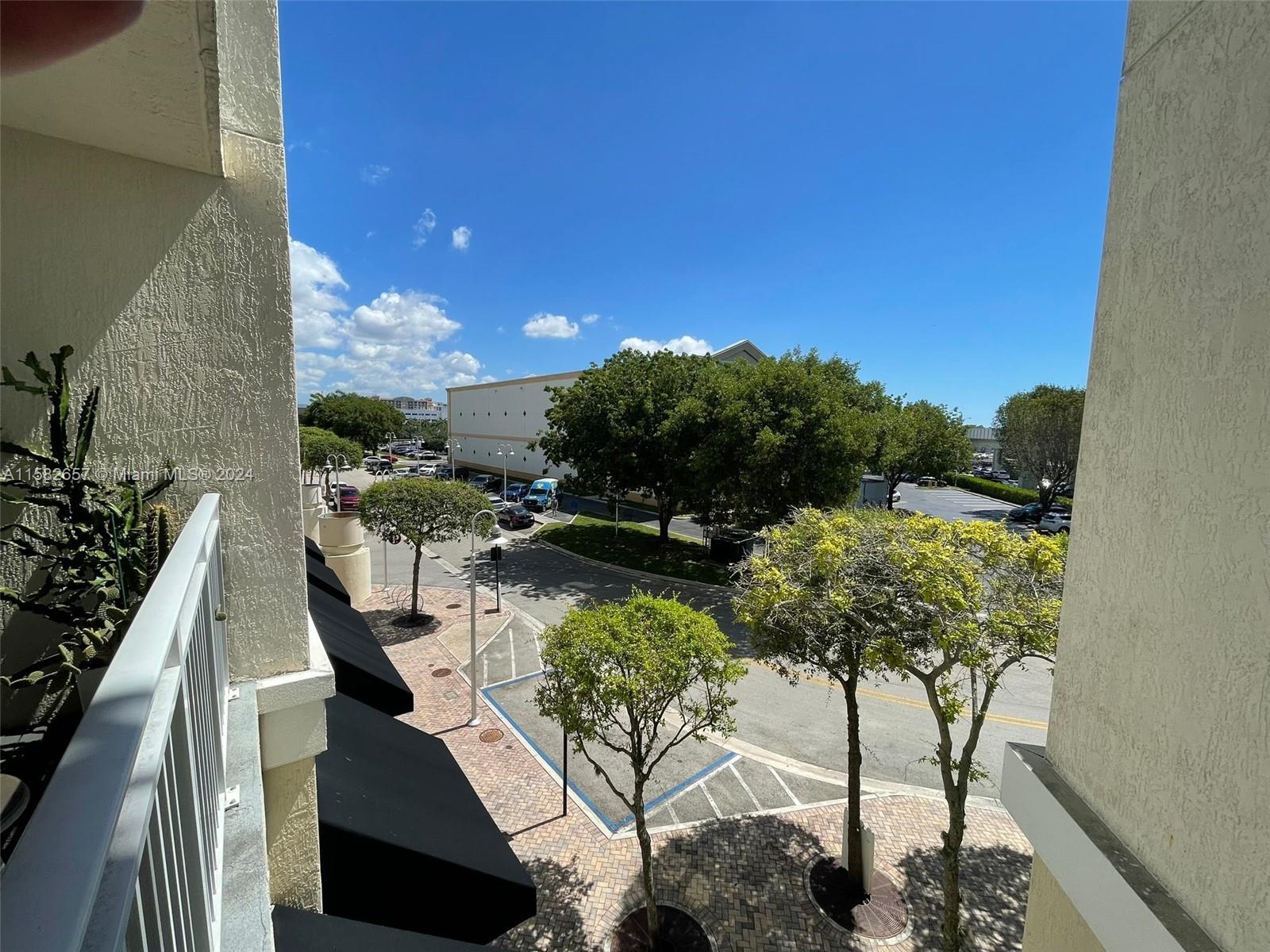 DOWNTOWN DADELAND CONDO N