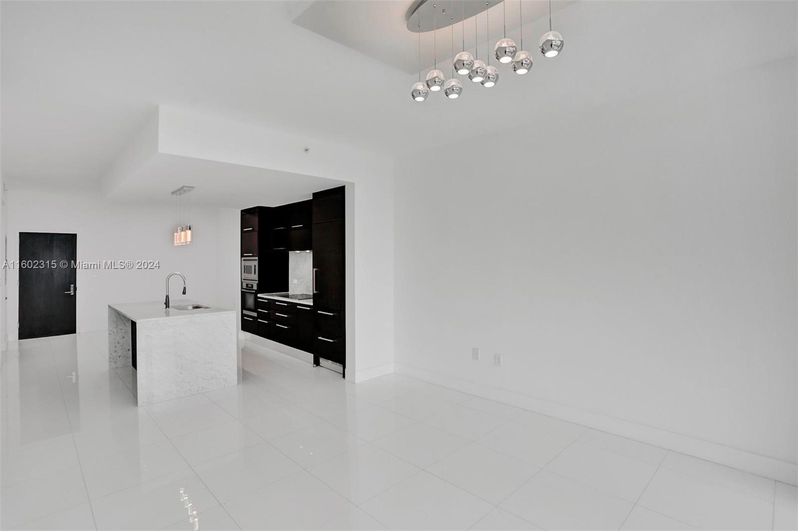 900 BISCAYNE BAY CONDO