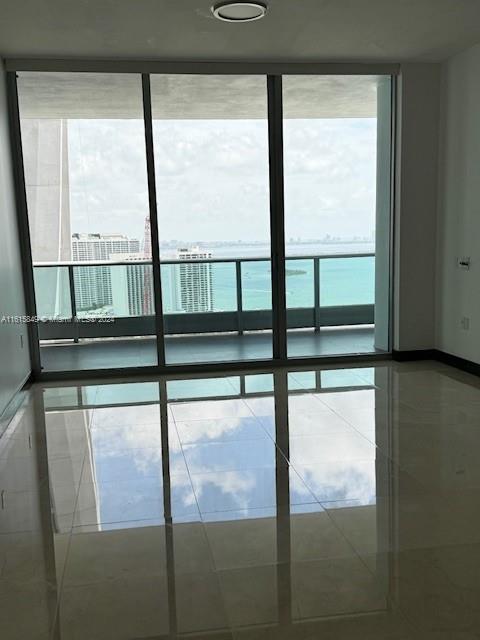 900 BISCAYNE BAY CONDO