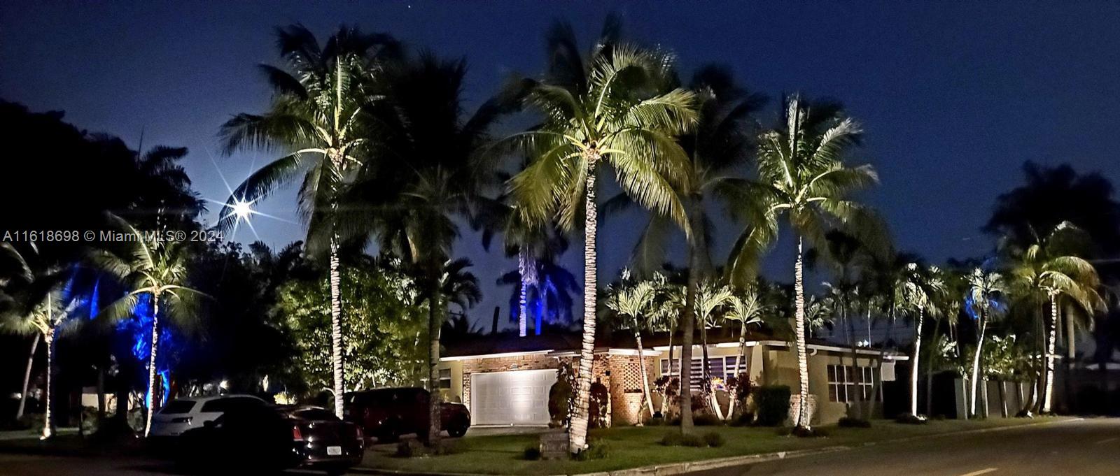 HOLLYWOOD LAKES SECTION