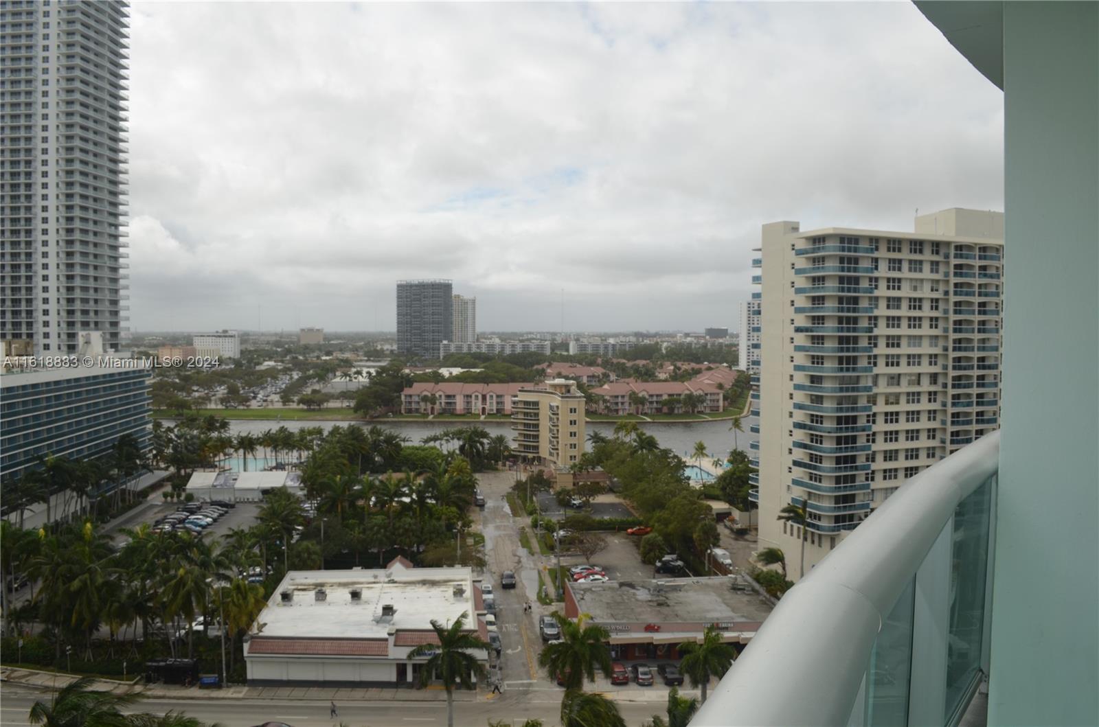 Tides on Hollywood Beach