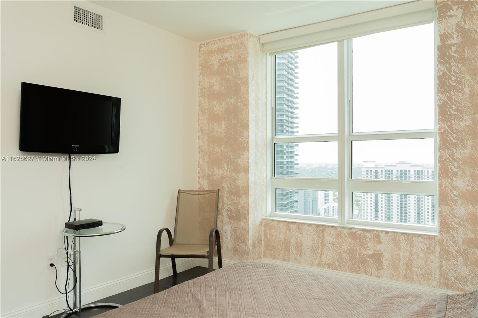 THE PLAZA 901 BRICKELL CO