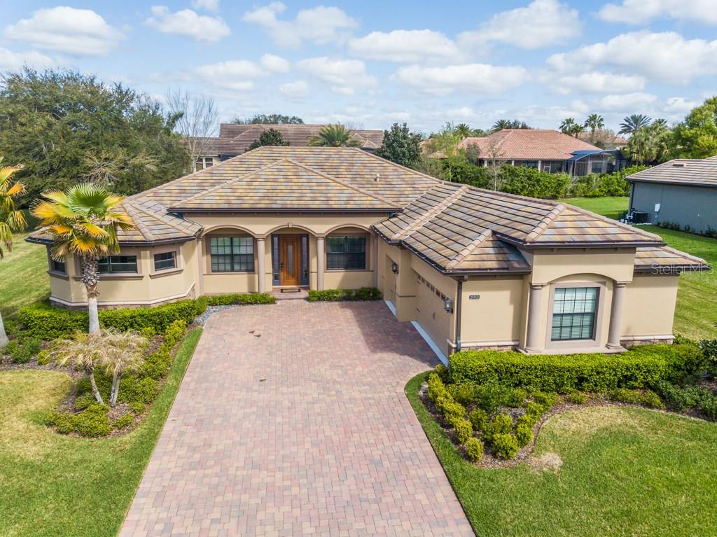 HEATHROW COUNTRY ESTATES - RED TAIL