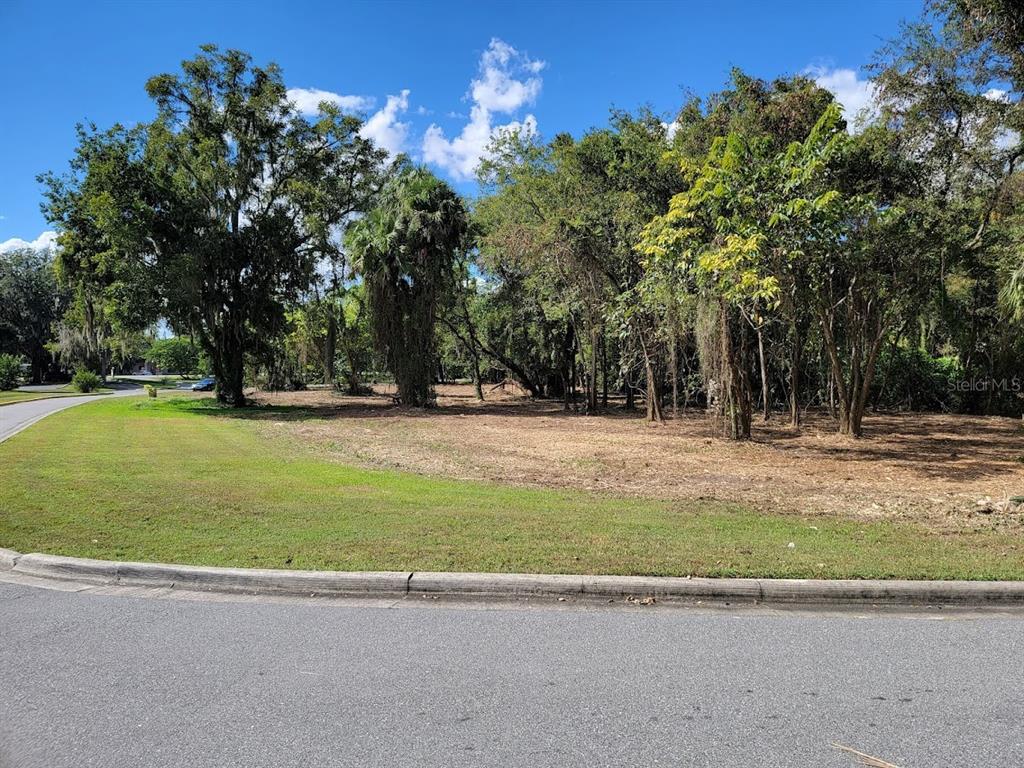 WOOD OAKS PROFESSIONAL PARK