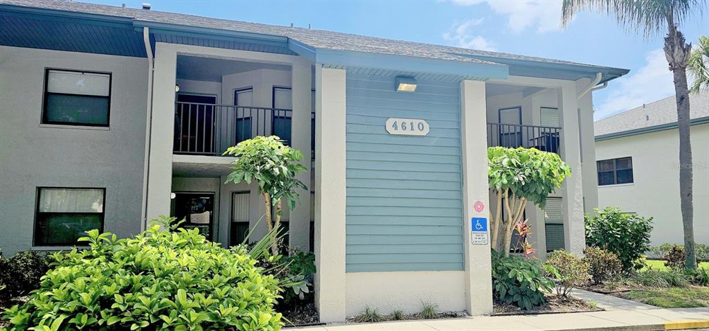 SHOREWALK BATH & TENNIS CLUB 24