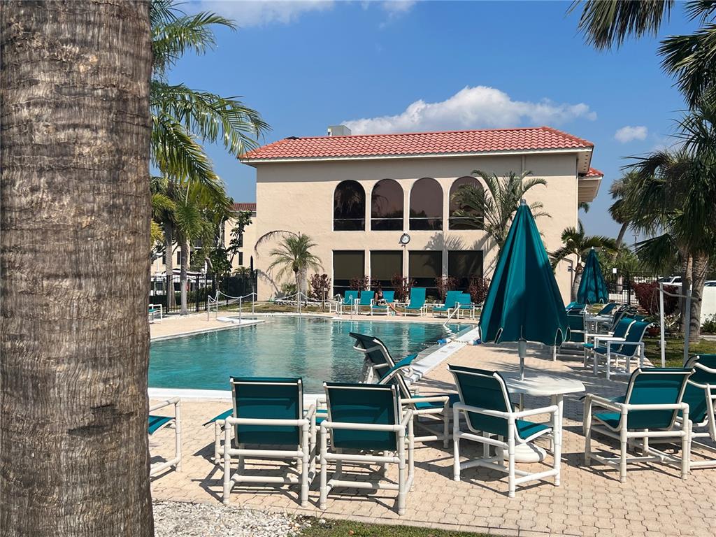 EMERALD POINTE TWNHS PH 05