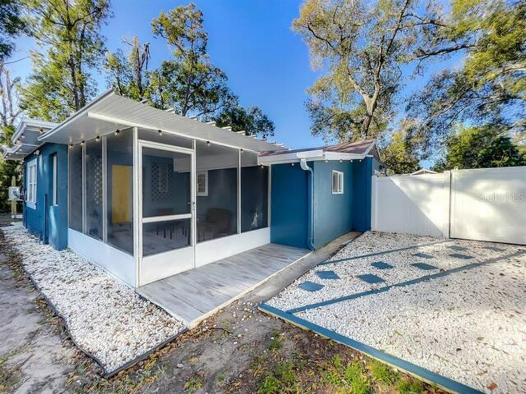 CLOVER HEIGHTS H/95 THE E 66.5 FT OF N 55 FT LOT 1