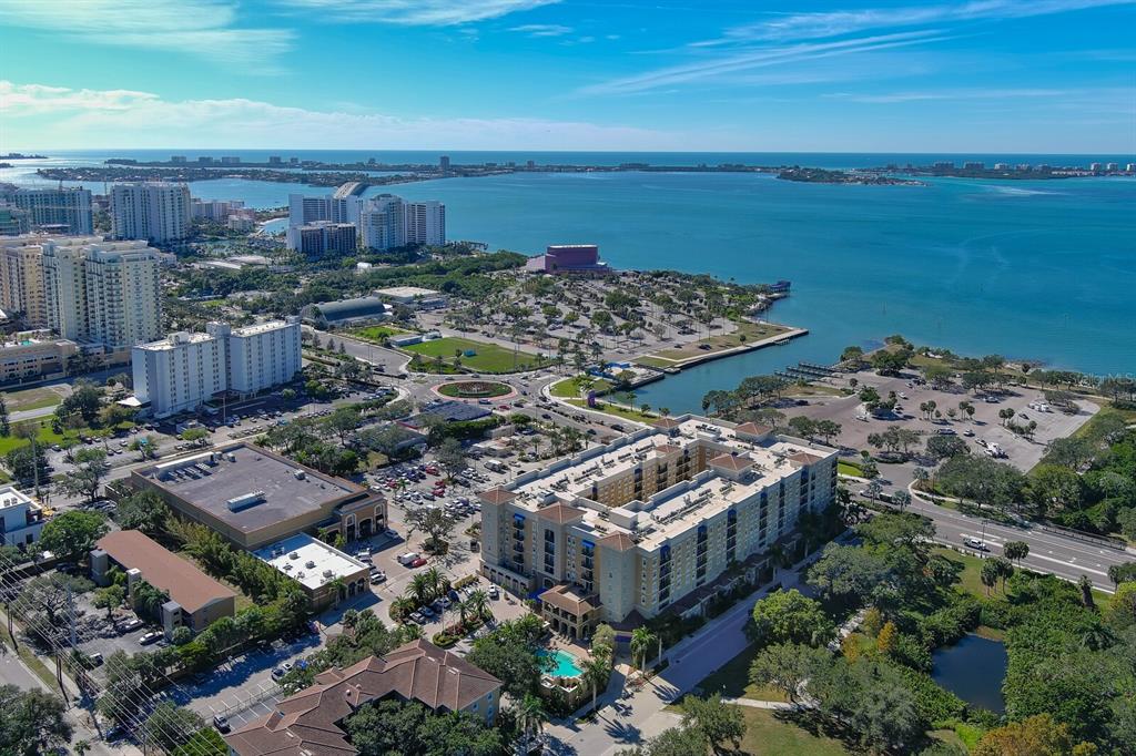 BROADWAY PROMENADE