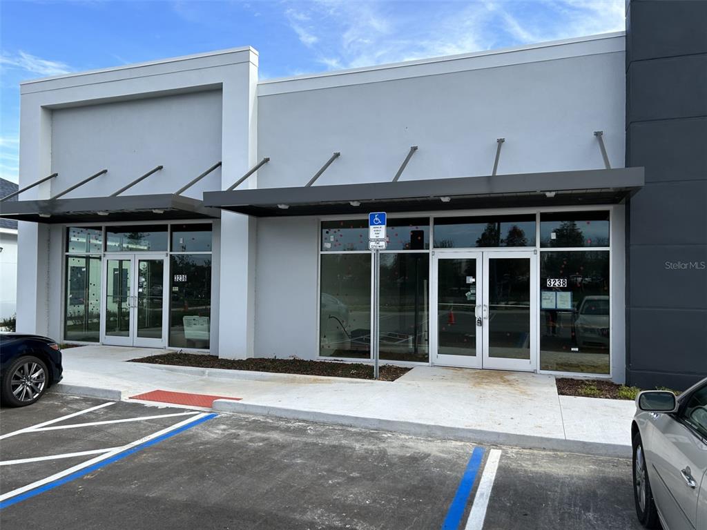 GOVERNORS LAKE COMMERCE CENTER