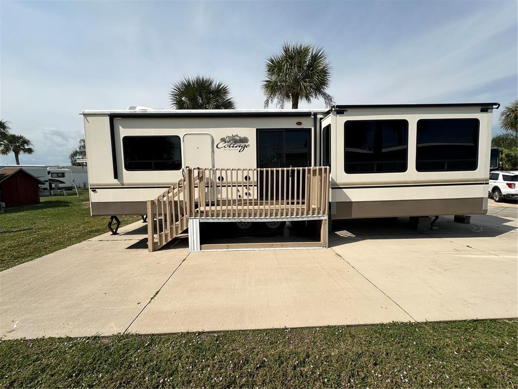 ANCIENT OAKS RV RESIDENCE 02