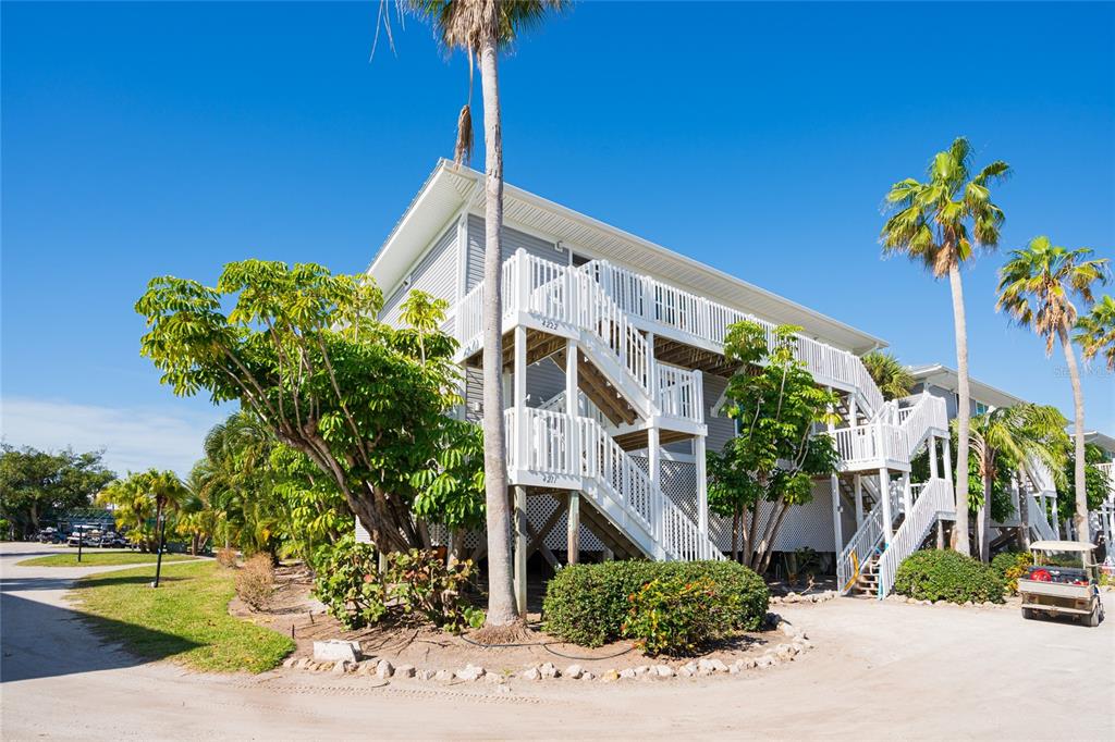 CLUB VILLAS 01 AT PALM ISLAND R