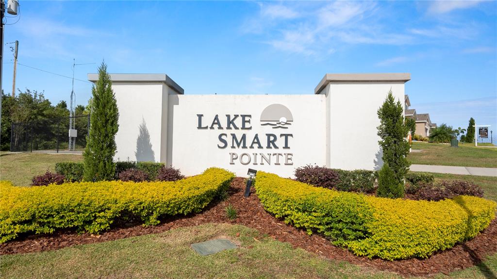 LAKE SMART POINTE