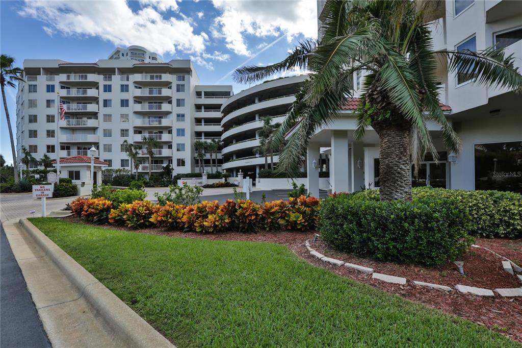 OCEANS CLOVERLEAF CONDO