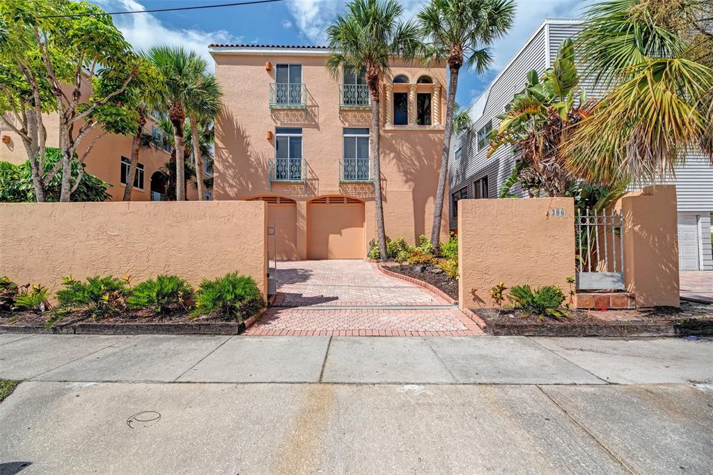 SHELLS ON SIESTA KEY