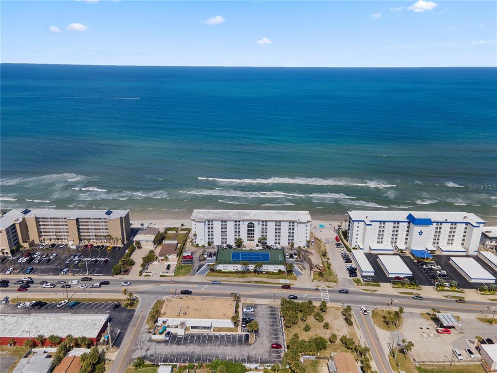 WHITE SURF CONDO