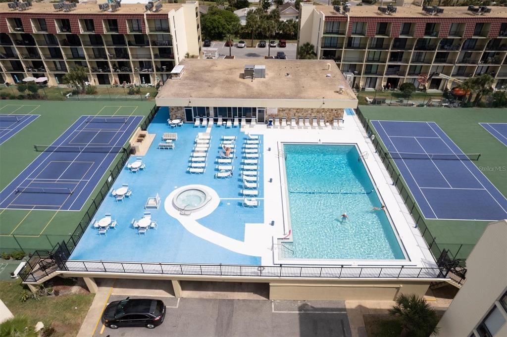 VANTAGE POINTE POOL & RACQUET CLUB CONDO