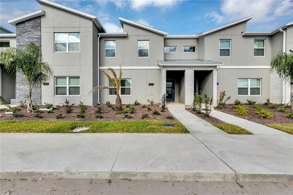 COVE AT STOREY LAKE III