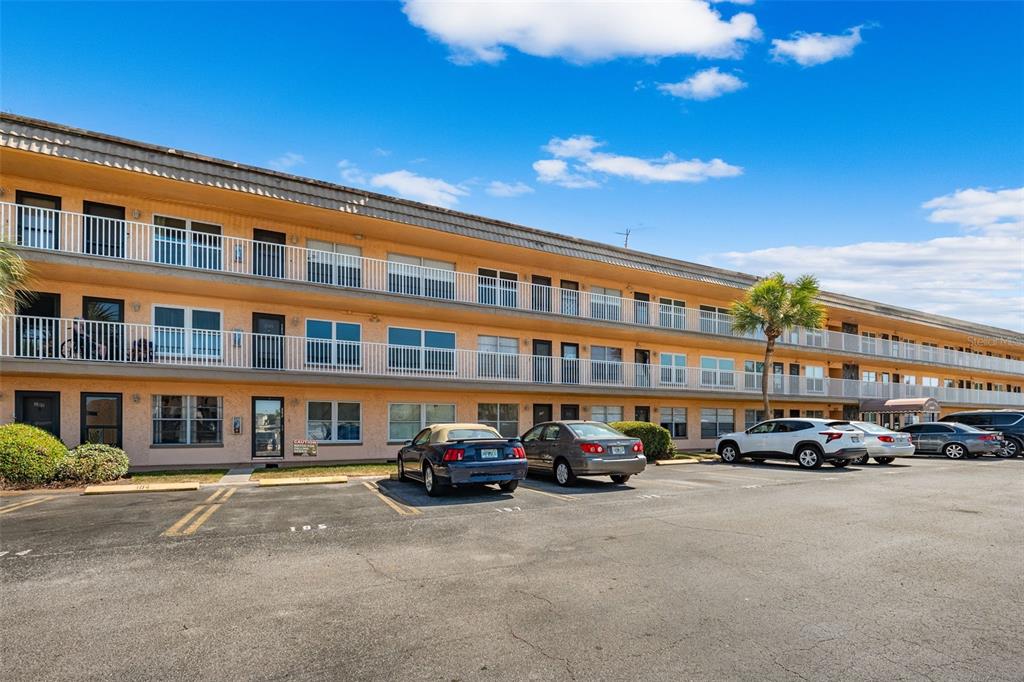 WILLOW LAKE BLDG 5 CONDO