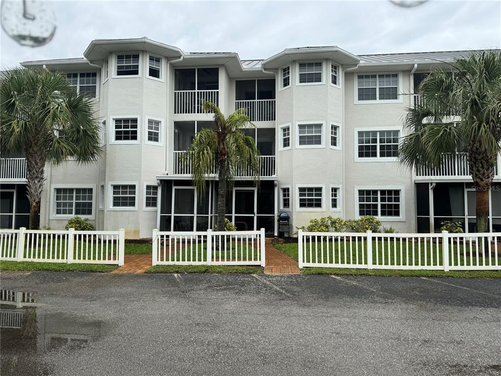 PARADISE LAKES CONDO