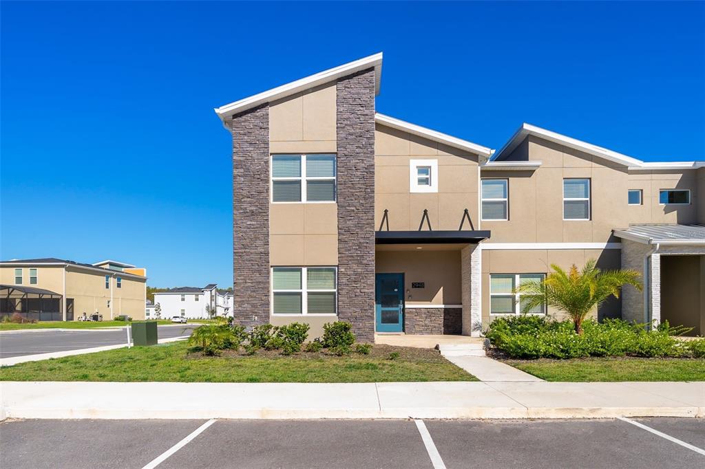 COVE AT STOREY LAKE 4