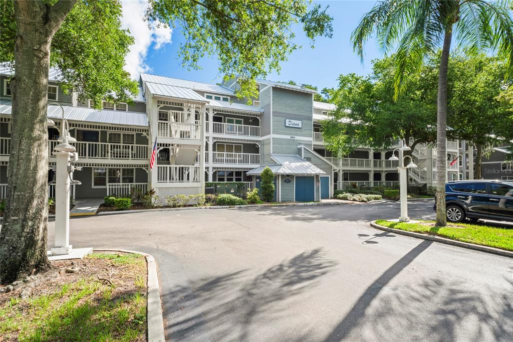 DOLLY BAY A VILLAGE ON LAKE TARPON