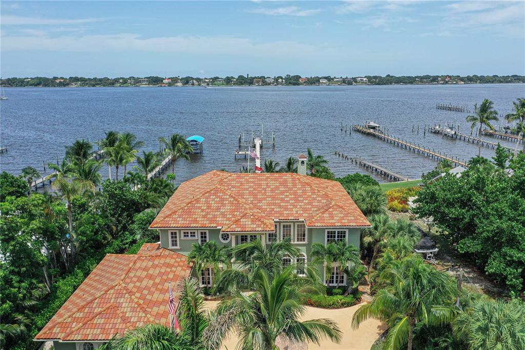 BEAUTIFUL ST LUCIE RIVER FIVE MINUTES TO INLET