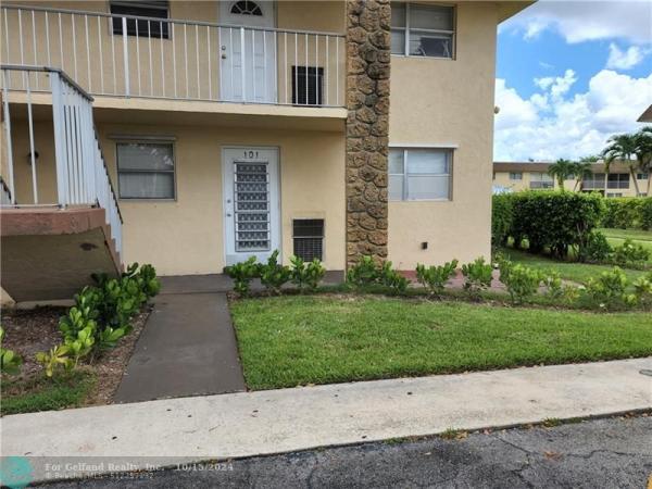 Sandalfoot Blvd Apts Cond