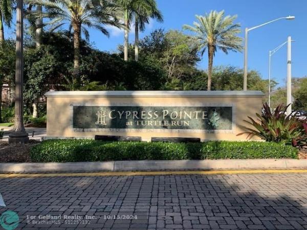 CYPRESS POINTE