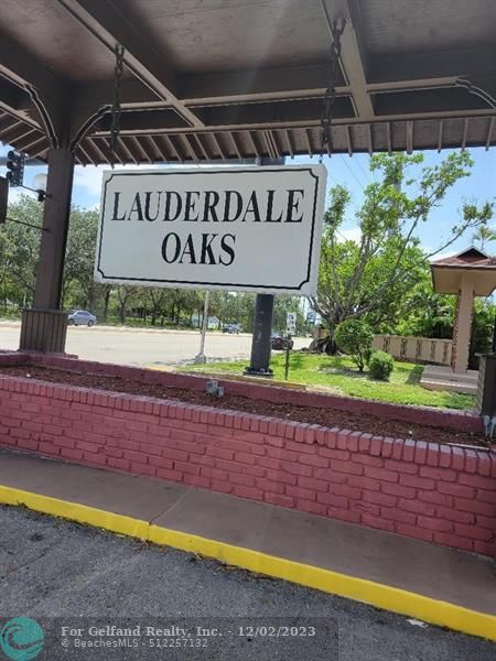 Lauderdale Oaks