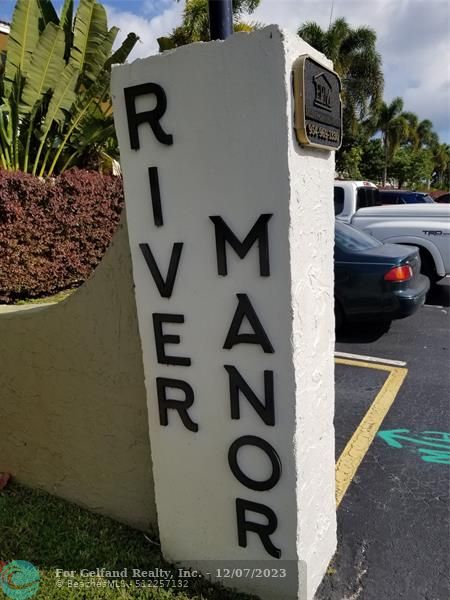 River Manor Condo - фото