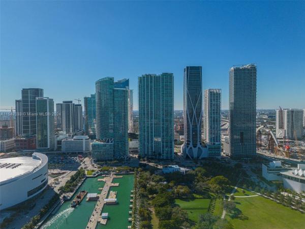 900 BISCAYNE BAY