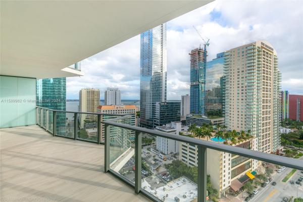 1300 S MIAMI AVENUE CONDO