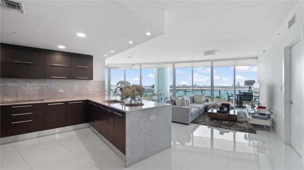 900 Biscayne Bay