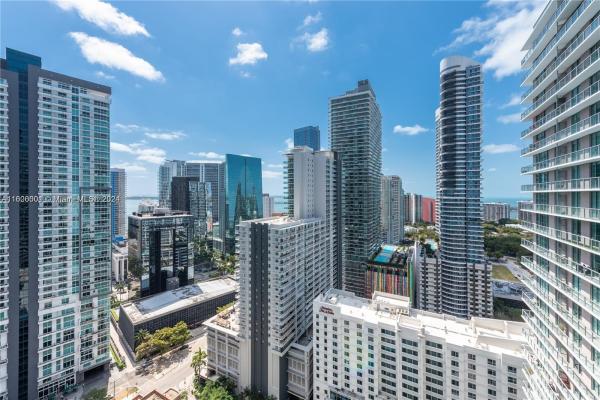 THE AXIS ON BRICKELL II C