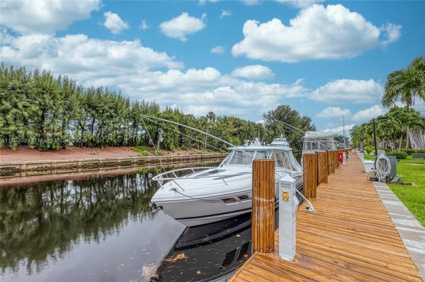 Bay Colony Club Condo