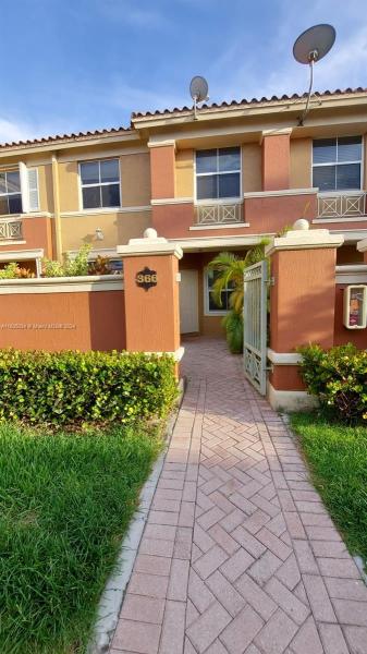 THE GATES AT DORAL ISLES