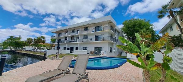 GOLDEN ISLE LAKES CONDO