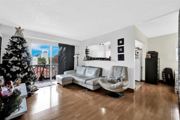 CARLYLE PLAZA CONDO