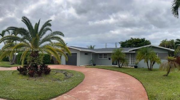 LLOYD ESTATES