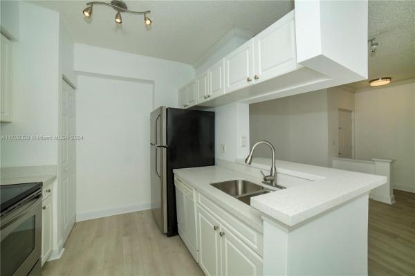 17125 N BAY RD #3101, SUNNY ISLES BEACH, FL 33160