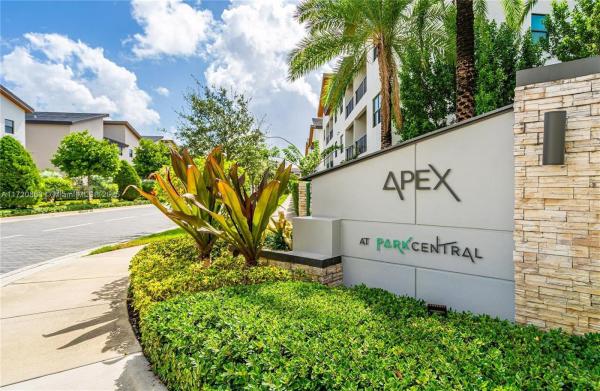 APEX AT PARK CENTRAL COND