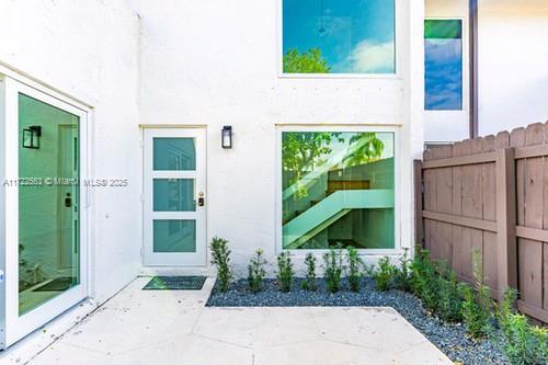 SNAPPER CREEK TOWNHOUSES