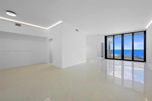 20281 E COUNTRY CLUB DR #PH10, AVENTURA, FL 33180