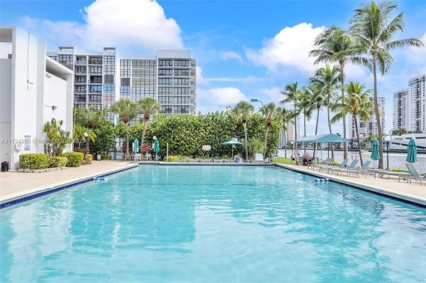 1000 PARKVIEW DR #402, HALLANDALE BEACH, FL 33009