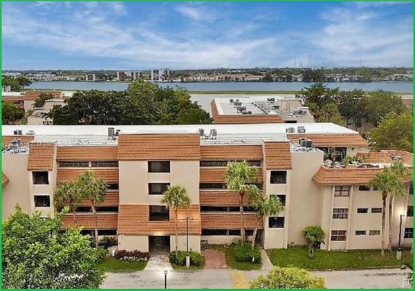 SUMMERTREE VILG CALIF