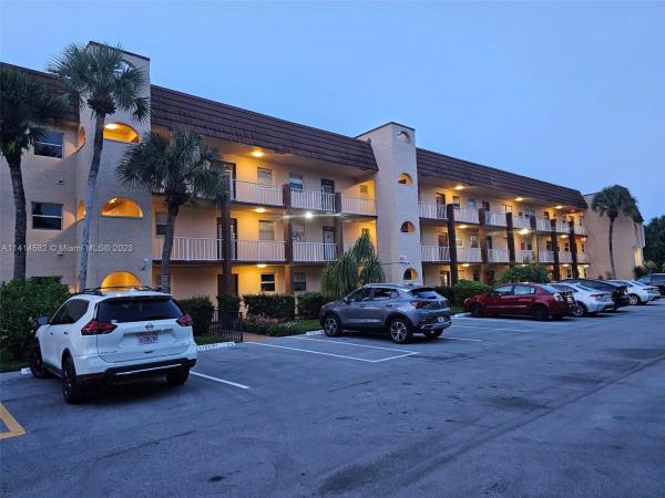 SUNRISE LAKES 62 CONDO