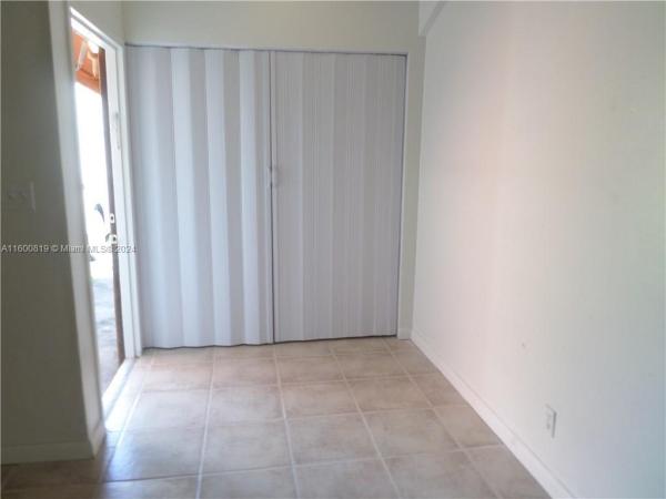 ORCHARD LAKE TOWN HOUSES