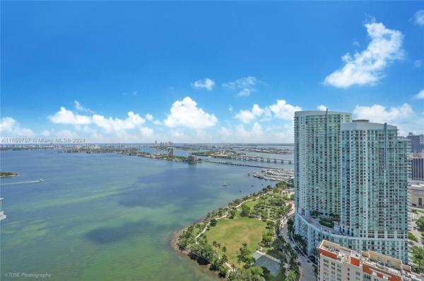 PARAMOUNT BAY CONDO